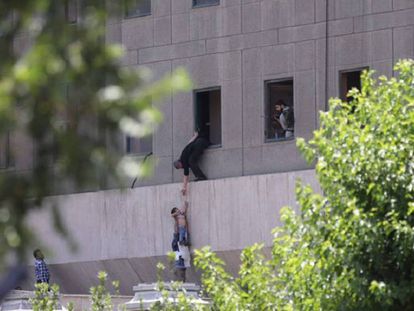 Atentado duplo deixa 12 mortos no centro de Teerã