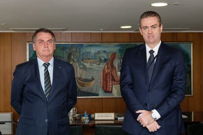 Bolsonaro nesta segunda-feira com o recém-nomeado diretor-geral da Polícía Federal, Rolando Alexandre de Souza.