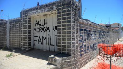Casas que tiveram que ser abandonadas em Maceió.
