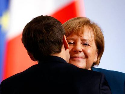 A chanceler alemã, Angela Merkel, e o presidente francês, Emmanuel Macron, em abril de 2018, em Berlim.