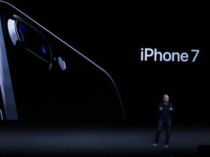 O presidente de Apple, Tim Cook, durante a apresentação do novo iPhone 7.