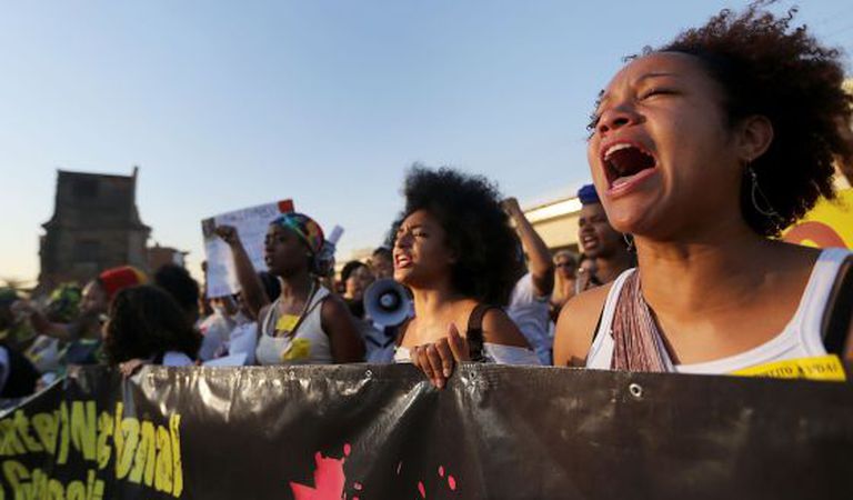 Protesto contra a violência policial no Rio.