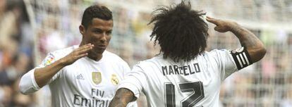 Cristiano celebra seu gol com o jogador Marcelo.