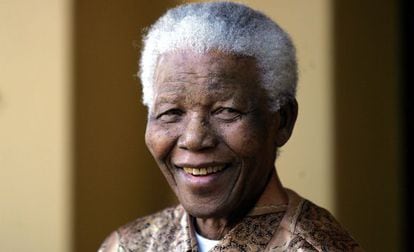 Nelson Mandela, em junho de 2005. / ALEXANDER JOE (AFP)