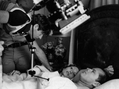 Roman Polanski dirige Faye Dunaway e Jack Nicholson em 'Chinatown' (1974). Diretor e atriz trocaram farpas na gravação.