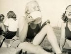 Margot Frank, a la derecha, en un club de remo en 1941.