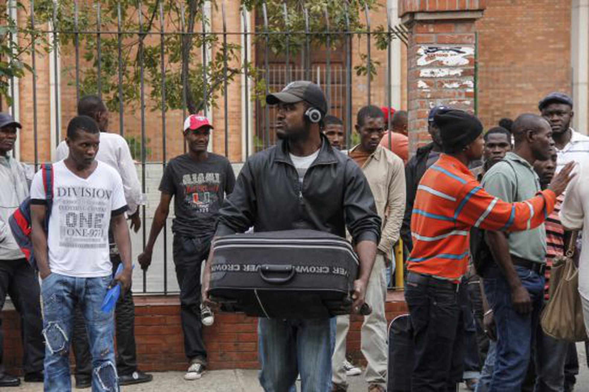 Imigrantes haitianos se espalham pelo Brasil após fechamento de centro no Acre Sociedade EL Imigrantes haitianos se espalham pelo Brasil após fechamento de centro no Acre Sociedade EL