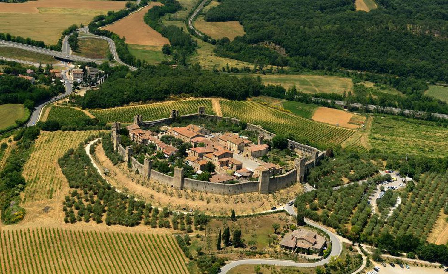 Vista aérea de Monteriggioni, na Toscana.