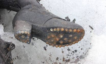 Bota encontrada com os cadáveres do casal Dumoulin, em julho de 2017.
