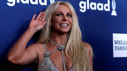 Britney Spears posa en la 29º gala anual de los GLAAD Media Awards en Beverly Hills, California