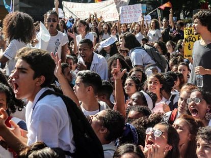 Protesto estudantil no Rio de Janeiro, no dia 6 de maio, contra os cortes anunciados pelo Governo. Estudantes voltam às ruas nesta quarta-feira.