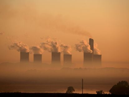 Uma central termoelétrica a carvão em Sasolburg, na África do Sul.