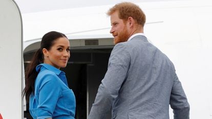 O príncipe Harry da Inglaterra e sua mulher, Meghan Markle, em Tonga, em outubro de 2018.