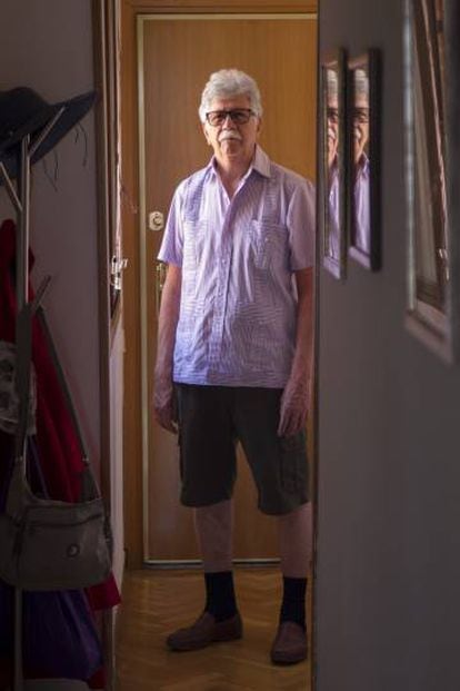 Pedro Ontiveros, aposentado venezuelano em sua casa de Tres Cantos