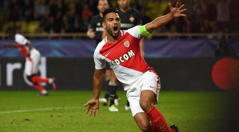 Falcao marcou dois gols contra o CSKA Moscou.