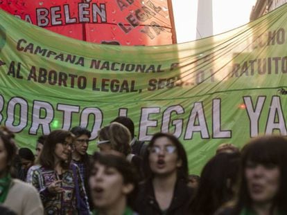 Protesto no centro de Buenos Aires a favor do direito ao aborto. 