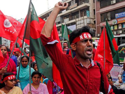 Manifestação de trabalhadores em Bangladesh nesta quarta-feira 