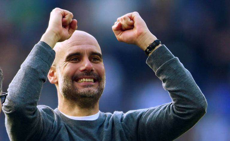 Pep Guardiola festeja a conquista de sua segunda Premier League.