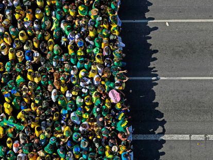 Vista aérea de uma manifestação em apoio ao presidente brasileiro Jair Bolsonaro em São Paulo.