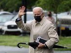 U.S. President Joe Biden waves before boarding the Marine One helicopter for a planned weekend at Camp David, from the Ellipse at the White House in Washington, U.S., May 7, 2021.  REUTERS/Jonathan Ernst