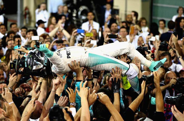 Rosberg celebra a conquista de seu primeiro título na F-1.