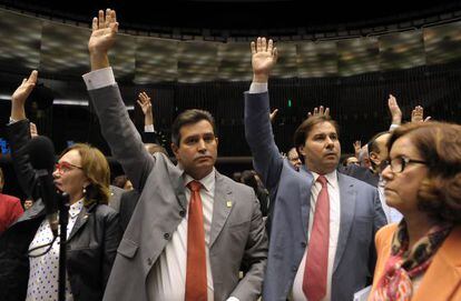 Deputados Maurício Quintella (à esq.) e Rodrigo Maia.