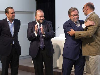 Da esquerda: Manuel Mirat, José Luis Sainz, Juan Luis Cebrián e Fernando Abril-Martorell