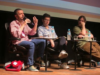 Leopoldo Brizuela fala no debate paralelo da Flip.