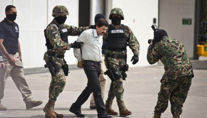 El Chapo Guzmán, no aeroporto da Cidade do México.