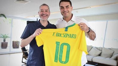 Presidente da CBF recebe o senador Flávio Bolsonaro na sede da confederação.