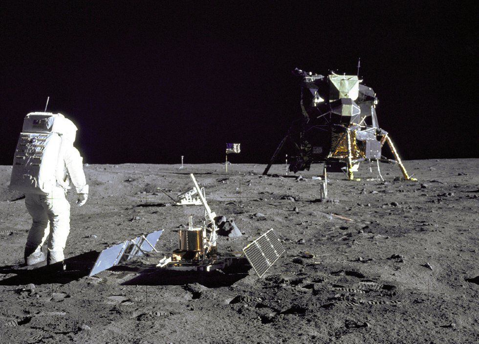 O astronauta ‘Buzz’ Aldrin caminha sobre a superfície lunar durante a missão Apolo XI, em 29 de julho de 1969.