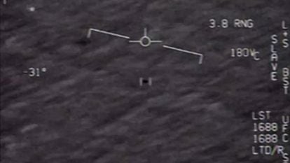 Captura de un fenómeno aéreo no identificado captado el 28 de abril de 2020 y desclasificado por el Departamento de Defensa