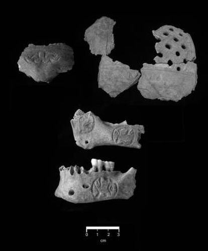 Fragmentos do crânio troféu de Pakal Na, encontrado no sul com um guerreiro do norte.