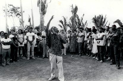 Abdias Nascimento participa em 1983 de peregrinação organizada pelo
Memorial Zumbi à Serra da Barriga, sítio histórico da República de Palmares,
município de União dos Palmares, AL.