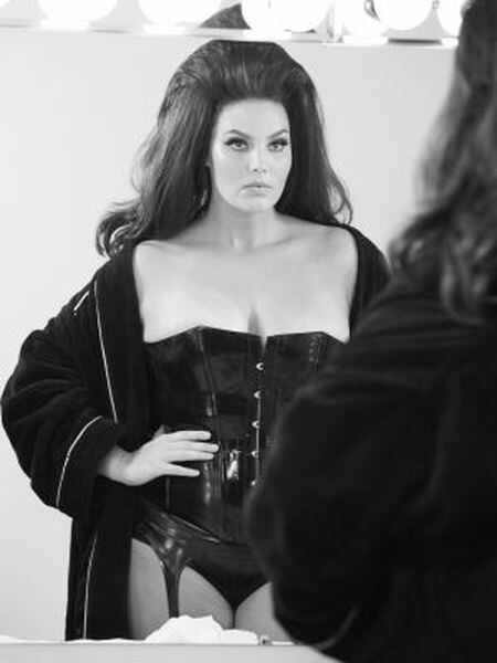 Candice Huffine, por Steven Meisel.