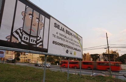 Um dos cartazes instalados em Curitiba para o depoimento do ex-presidente Lula.