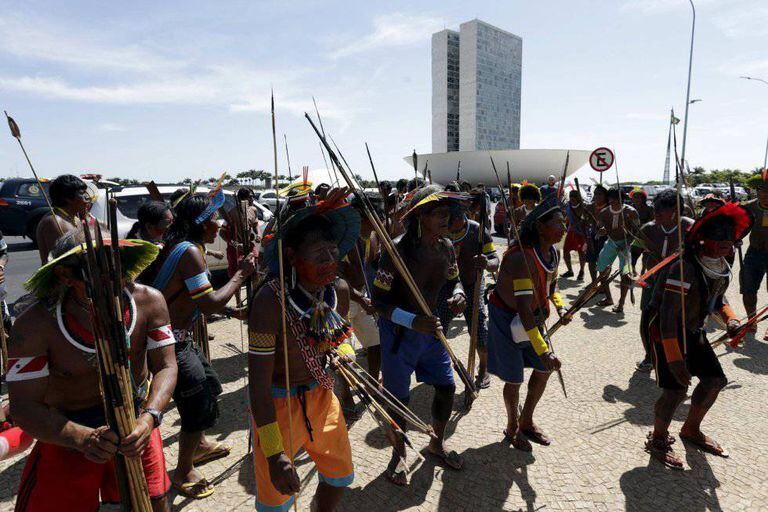 Indígenas protestam contra a aprovação da PEC 215, em 2015.
