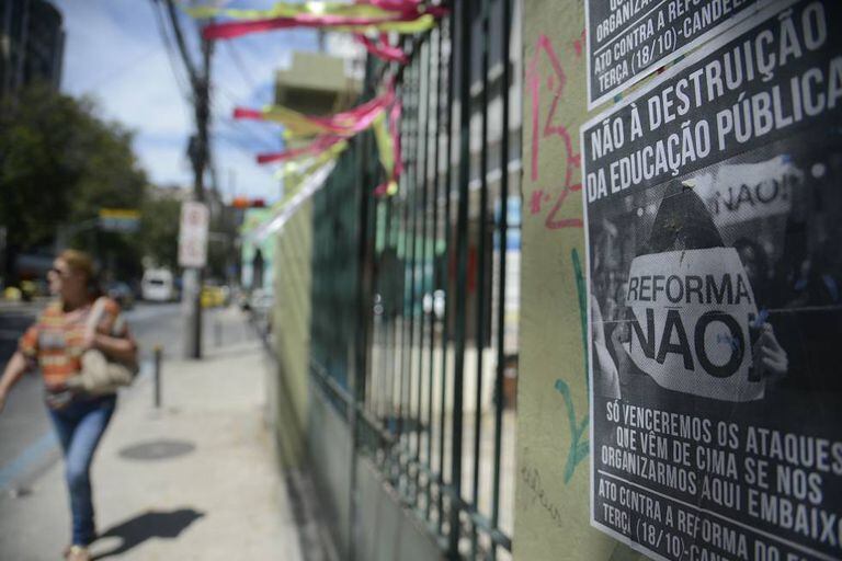Frente da escola Pedro II, no Rio de Janeiro, que também foi ocupada