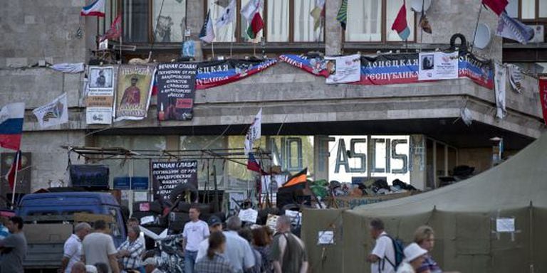 A sede do Governo regional de Donetsk, controlada pelos separatistas pró-russos, nesta terça-feira.