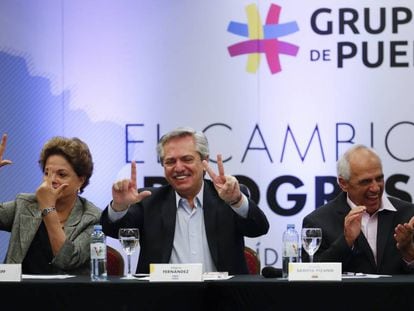 Dilma, Fernández e Samper saúdam Lula na abertua do Grupo de Puebla, em Buenos Aires.