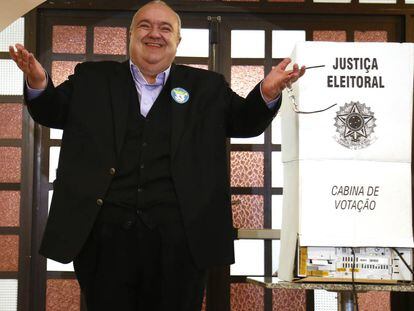 Rafael Greca votando neste domingo.