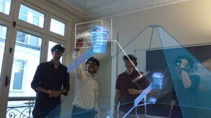A equipe do ScanPyramids utiliza realidade aumentada para ver o 'vazio' de Quéops
