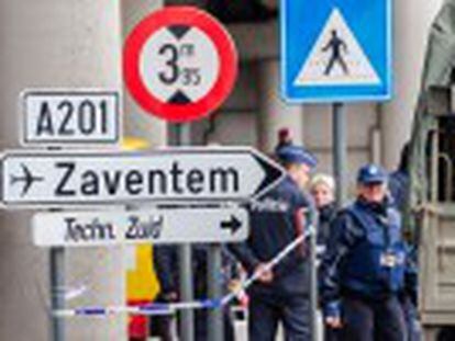 Ministério Público investiga se o detido, Mohamed Abrini, é o homem de chapéu que participou dos ataques ao aeroporto de Zaventem