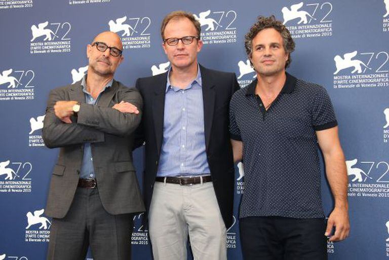Stanley Tucci, Thomas McCarthy e Mark Ruffalo, da esquerda para a direita, posam para os fotógrafos em Veneza na tarde desta quinta-feira.