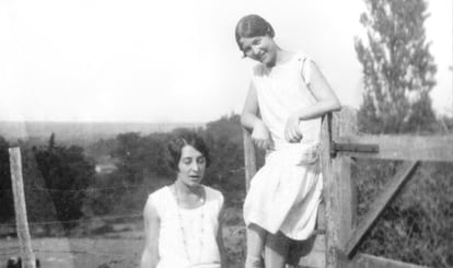Élisabeth ‘Zaza’ (esquerda) e Simone de Beauvoir em Gagnepan (França) em 1928.
