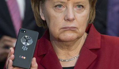 Angela Merkel com um celular.