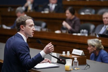 Mark Zuckerberg depõe na Câmara de Representantes.