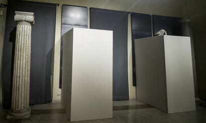 Estátuas cobertas nos Museus Capitolinos pela visita de Rohani.