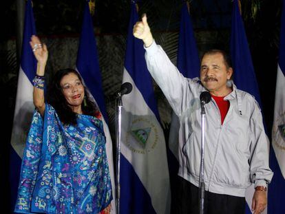 Daniel Ortega e sua esposa Rosario Murillo, após votarem nas eleições da Nicarágua.