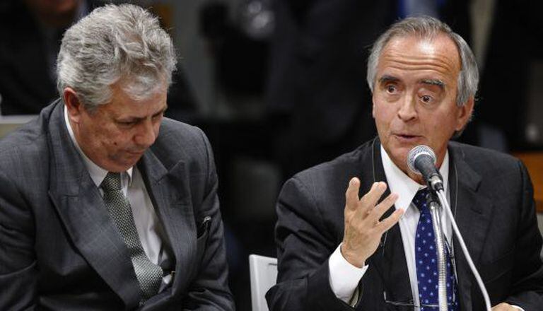 Nestor Cerveró (dir.) durante depoimento no Senado.